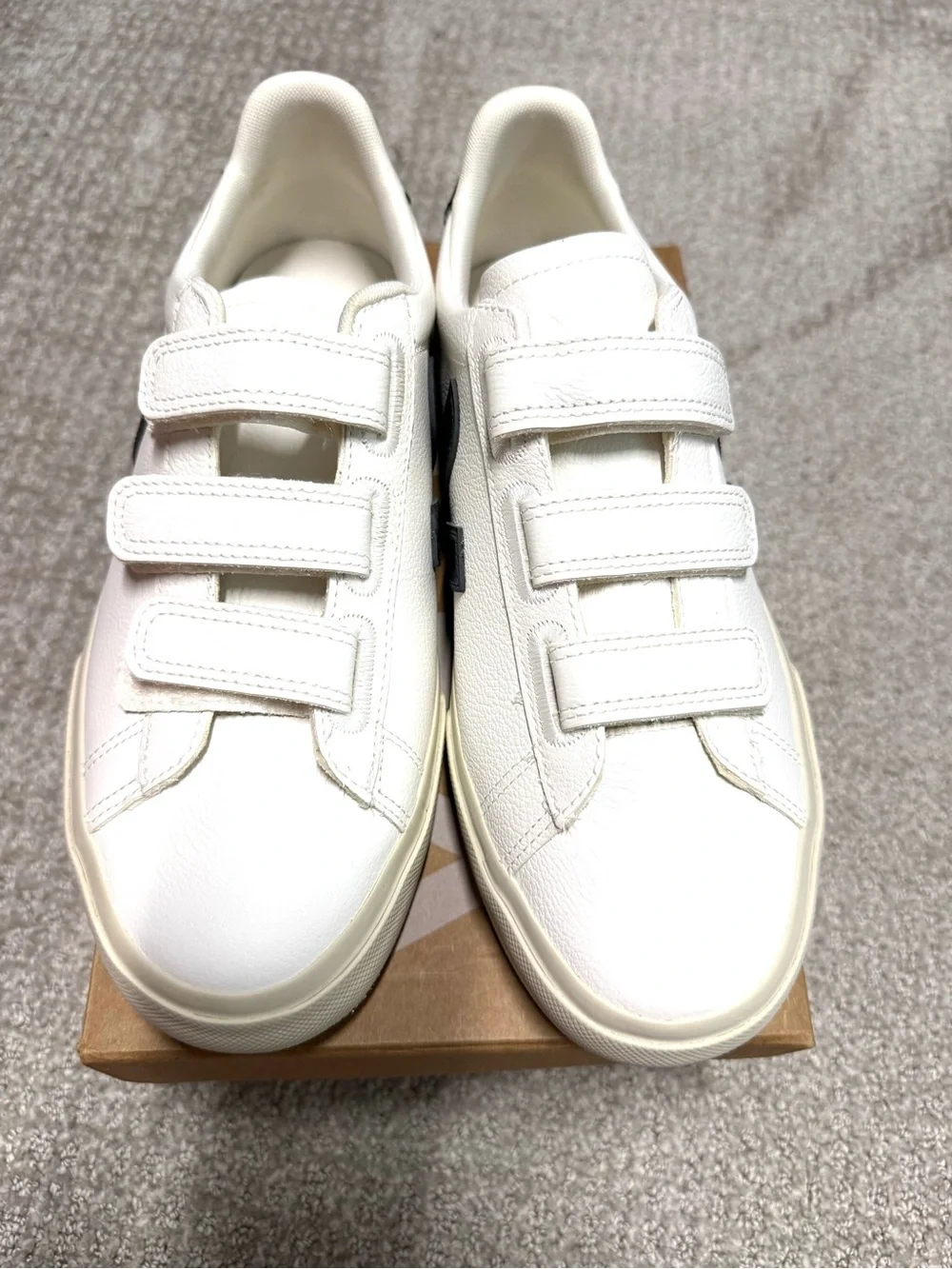 Brand New/Never Worn-Veja Recife Leather Low-Top Sneakers-Womens Size 9